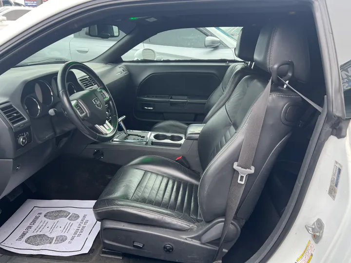 WHITE, 2012 DODGE CHALLENGER Image 7