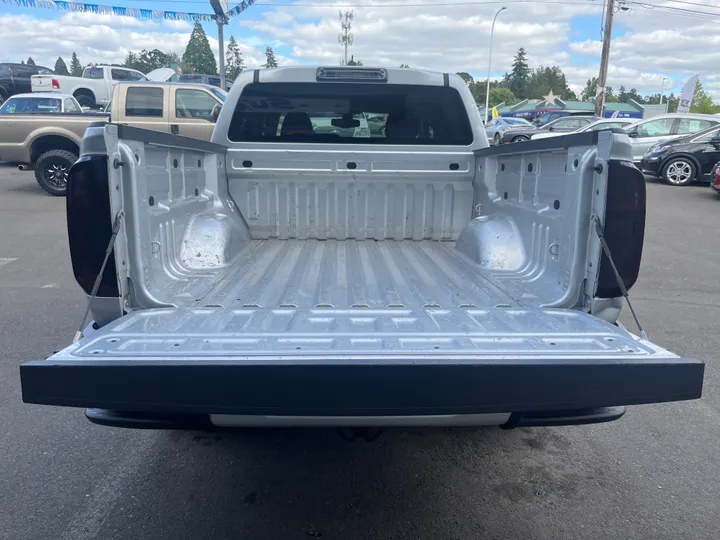 SILVER, 2017 CHEVROLET COLORADO CREW CAB Image 22