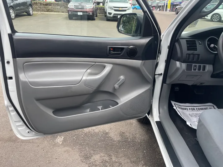 WHITE, 2014 TOYOTA TACOMA REGULAR CAB Image 11