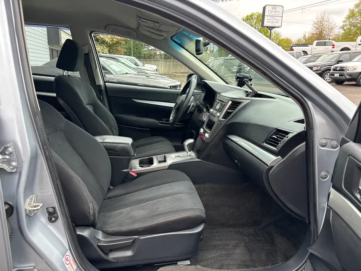 BLUE, 2014 SUBARU OUTBACK Image 20