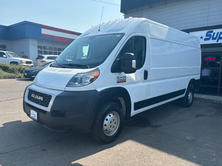 WHITE, 2019 RAM PROMASTER CARGO VAN Image 3