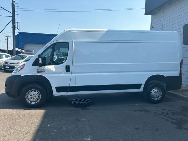 WHITE, 2019 RAM PROMASTER CARGO VAN Image 4