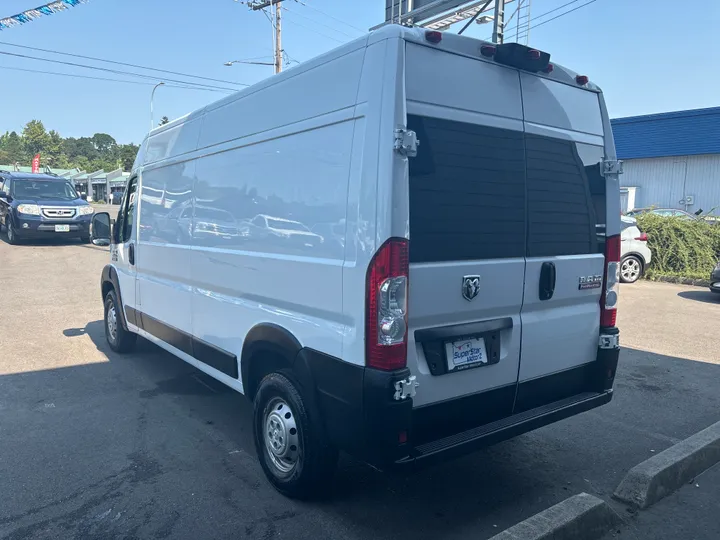 WHITE, 2019 RAM PROMASTER CARGO VAN Image 5