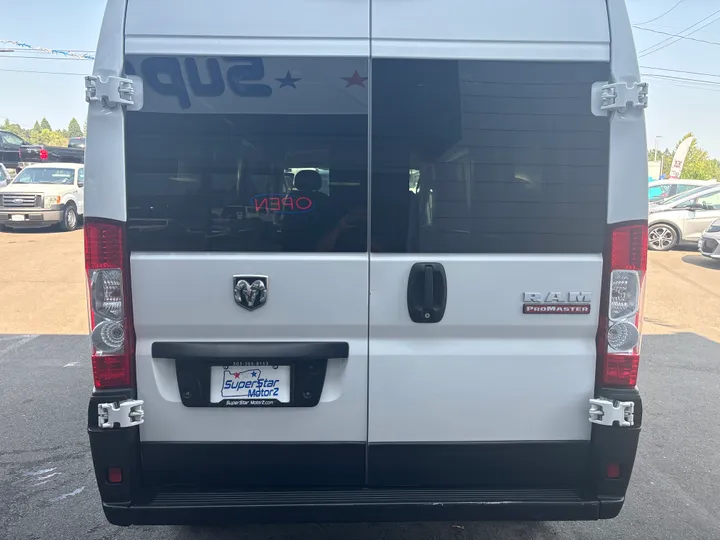 WHITE, 2019 RAM PROMASTER CARGO VAN Image 6