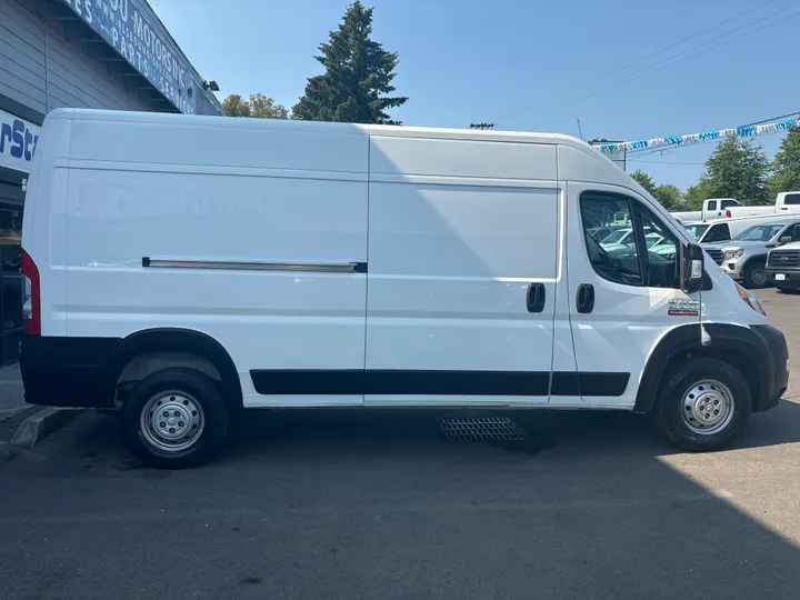 WHITE, 2019 RAM PROMASTER CARGO VAN Image 8