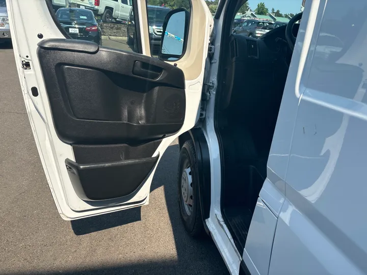 WHITE, 2019 RAM PROMASTER CARGO VAN Image 9