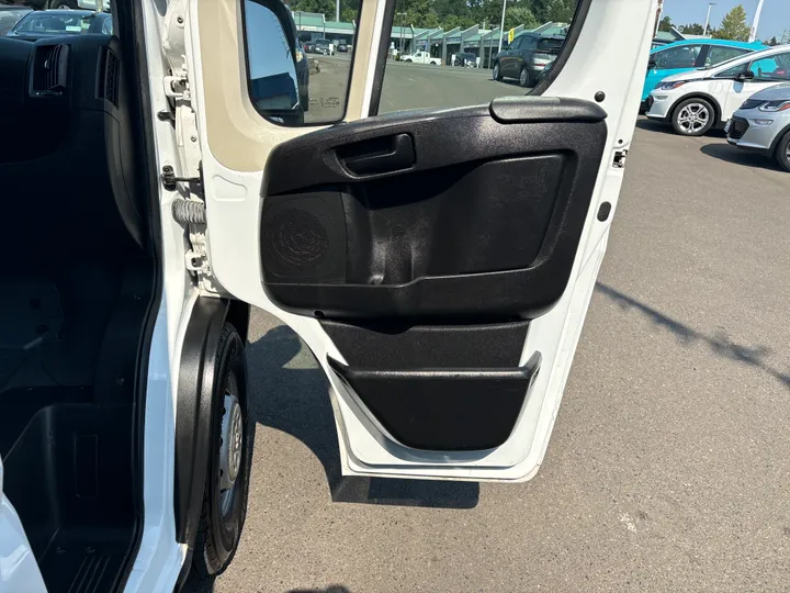 WHITE, 2019 RAM PROMASTER CARGO VAN Image 14