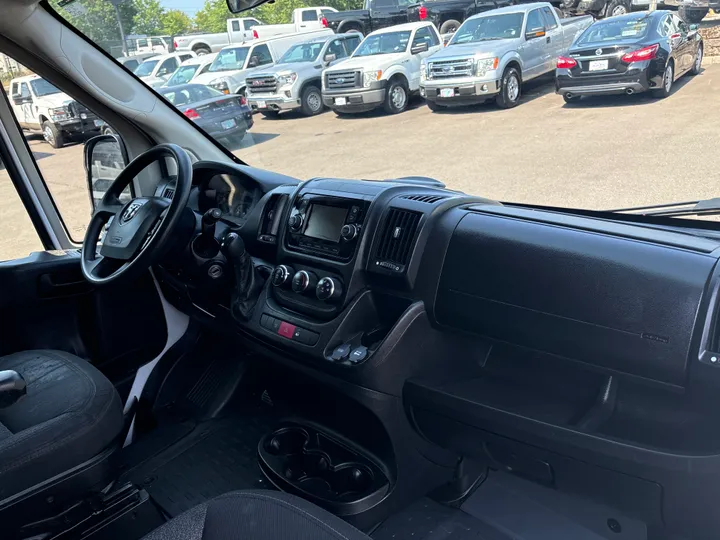 WHITE, 2019 RAM PROMASTER CARGO VAN Image 16