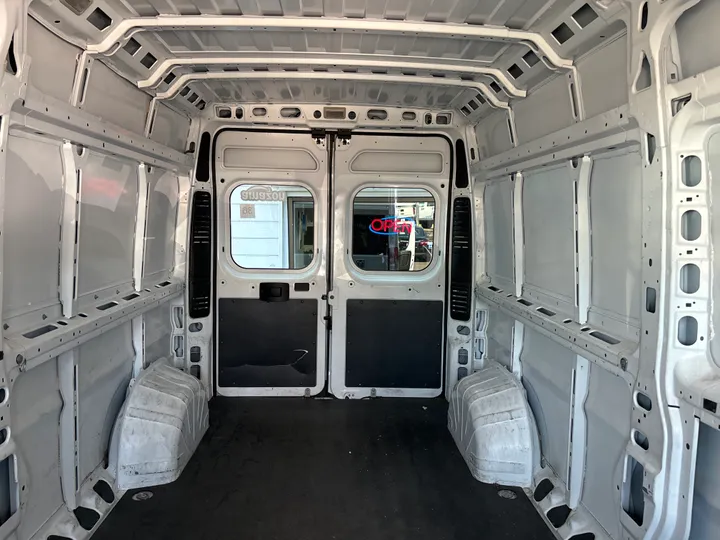 WHITE, 2019 RAM PROMASTER CARGO VAN Image 20