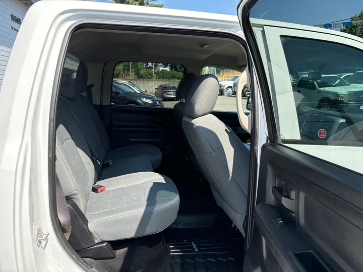 WHITE, 2014 RAM 1500 CREW CAB Image 18