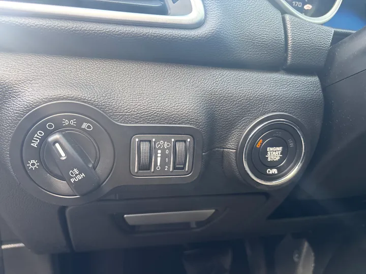 BLACK, 2018 MASERATI GHIBLI Image 19