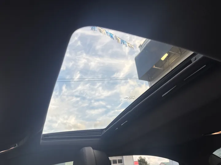 BLACK, 2018 MASERATI GHIBLI Image 23