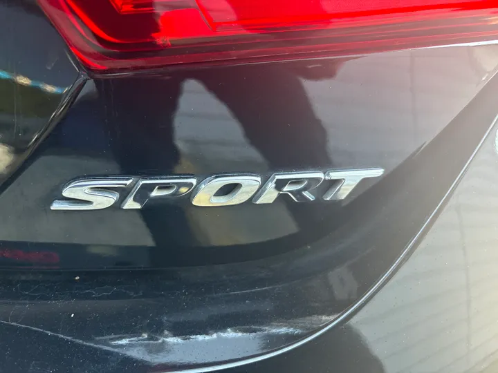 BLACK, 2018 HONDA ACCORD Image 9