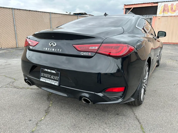 BLACK, 2017 INFINITI Q60 Image 5