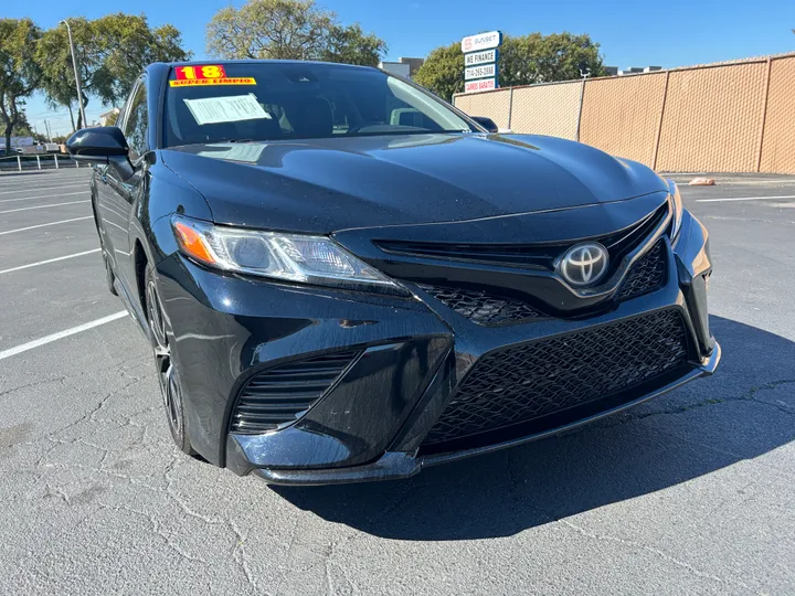 BLACK, 2018 TOYOTA CAMRY Image 2