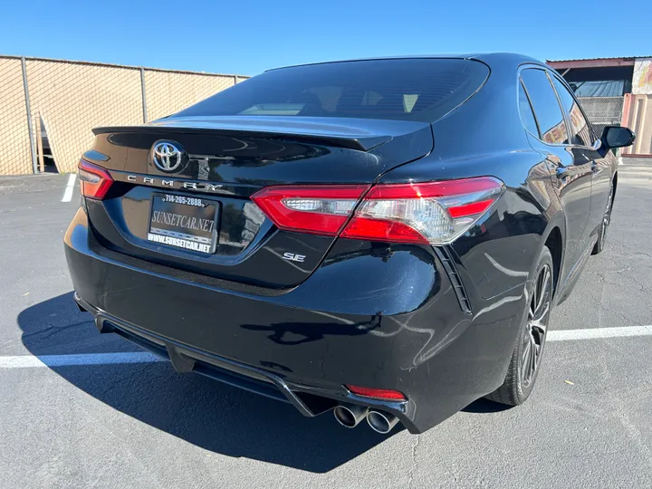 BLACK, 2018 TOYOTA CAMRY Image 5