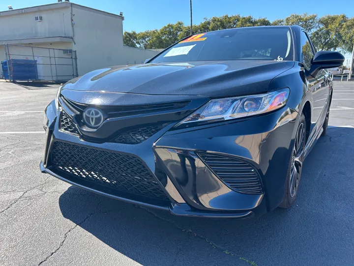 BLACK, 2018 TOYOTA CAMRY Image 11