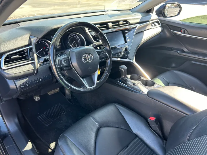 BLACK, 2018 TOYOTA CAMRY Image 21