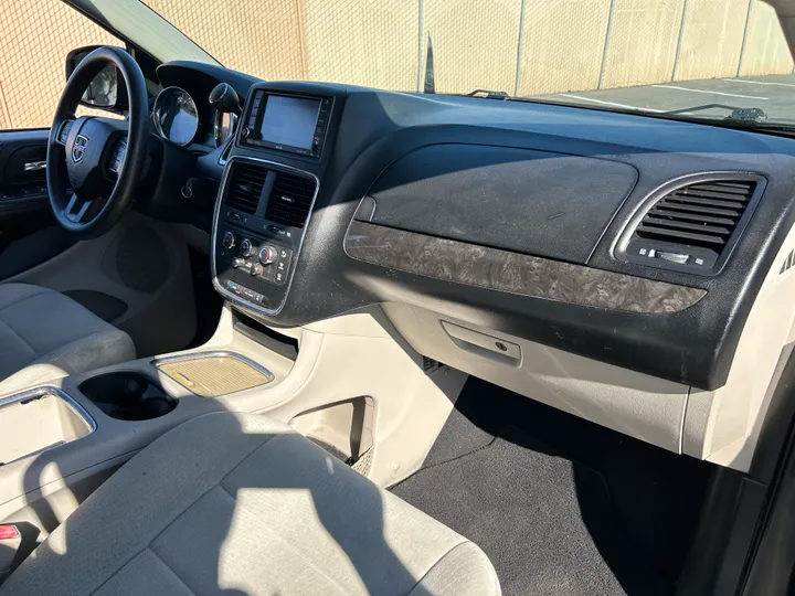 GRAY, 2012 DODGE GRAND CARAVAN PASSENGER Image 38