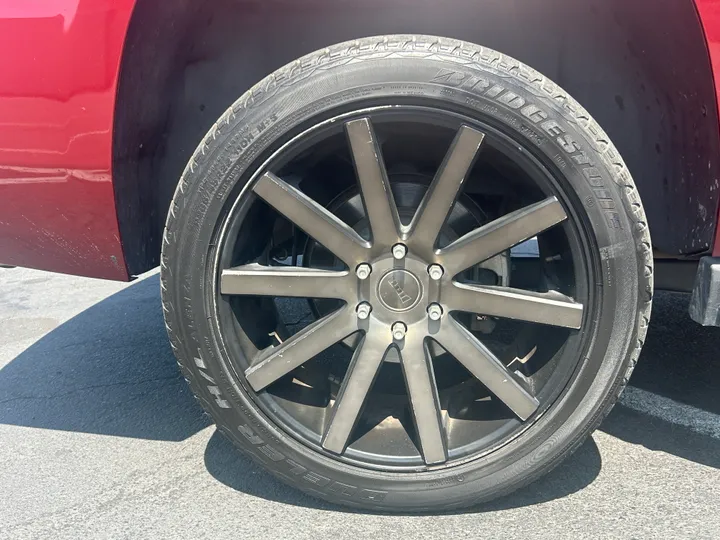 RED, 2017 CHEVROLET TAHOE Image 14