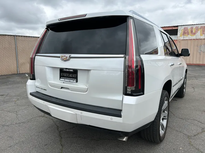 OFF-WHITE, 2016 CADILLAC ESCALADE Image 5