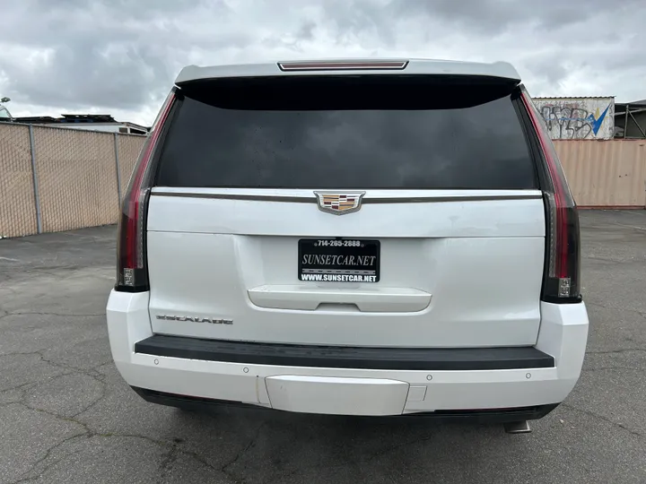 OFF-WHITE, 2016 CADILLAC ESCALADE Image 6