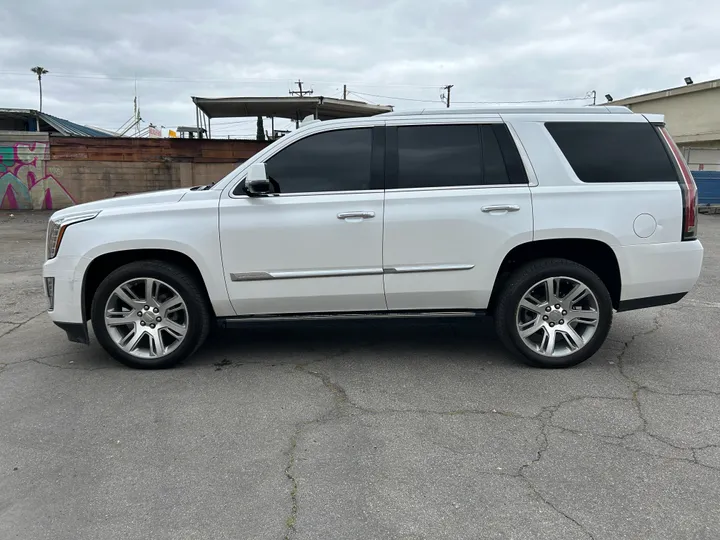 OFF-WHITE, 2016 CADILLAC ESCALADE Image 9