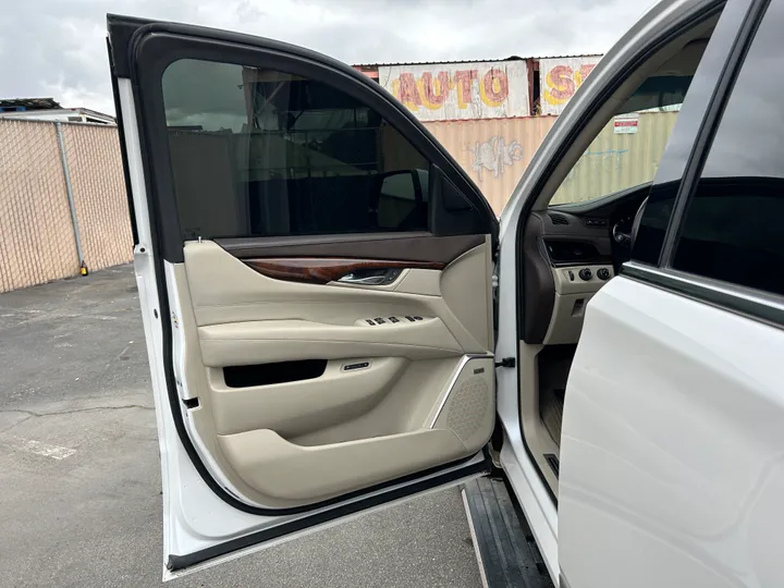 N / A, 2016 CADILLAC ESCALADE Image 17