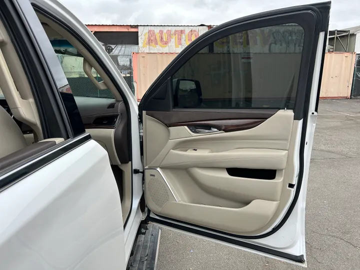 N / A, 2016 CADILLAC ESCALADE Image 36