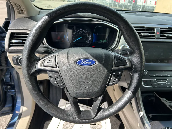 BLUE, 2018 FORD FUSION Image 22