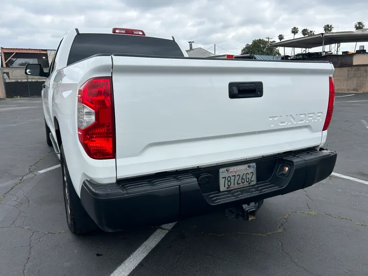 WHITE, 2017 TOYOTA TUNDRA DOUBLE CAB Image 7