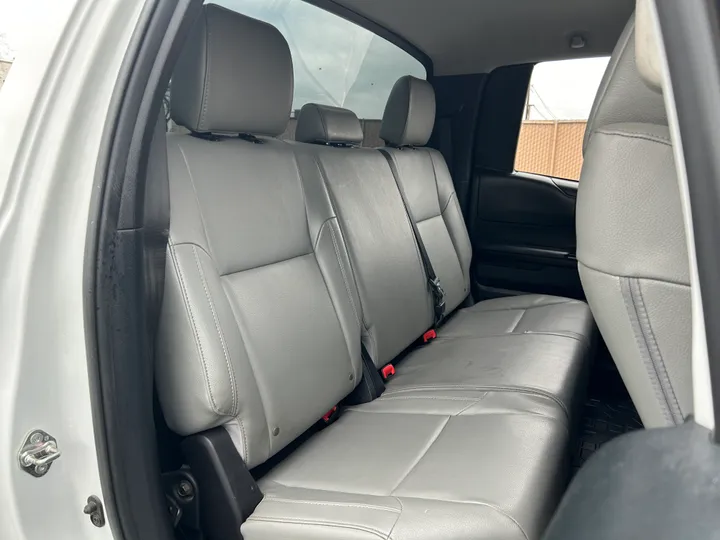 WHITE, 2017 TOYOTA TUNDRA DOUBLE CAB Image 32