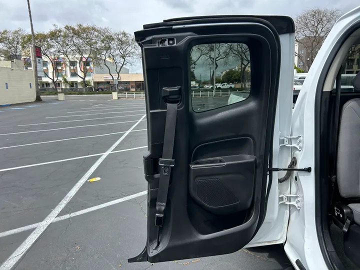 WHITE, 2016 CHEVROLET COLORADO EXTENDED CAB Image 29