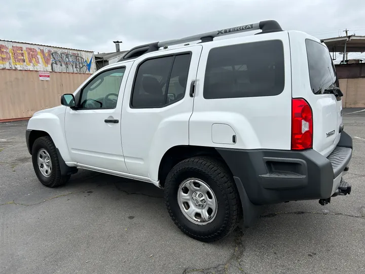 WHITE, 2011 NISSAN XTERRA Image 8