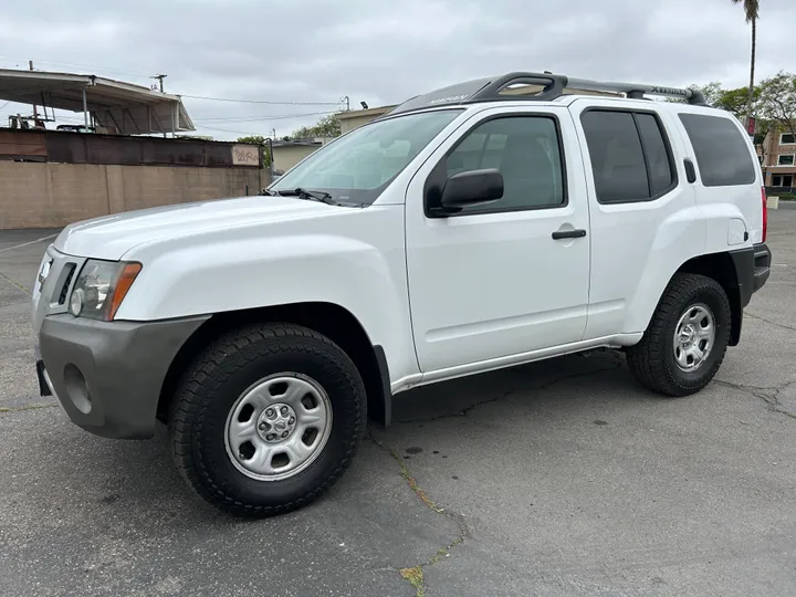 WHITE, 2011 NISSAN XTERRA Image 10