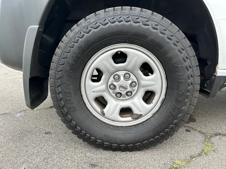 WHITE, 2011 NISSAN XTERRA Image 14