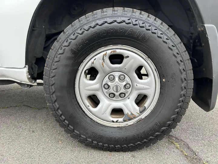 WHITE, 2011 NISSAN XTERRA Image 15