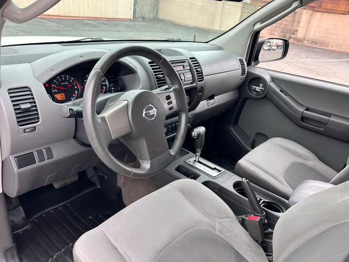 WHITE, 2011 NISSAN XTERRA Image 20