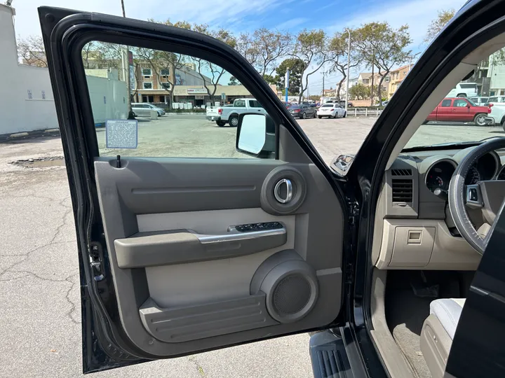 BLACK, 2007 DODGE NITRO Image 17