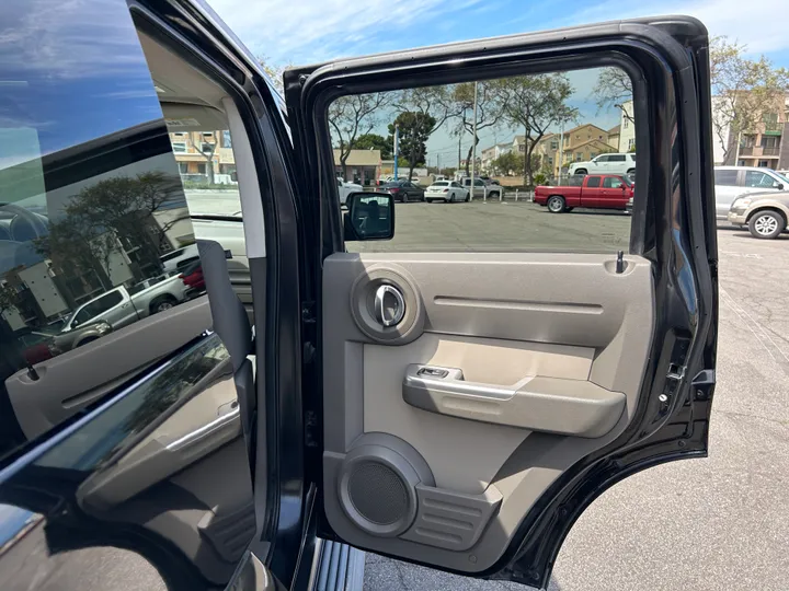 BLACK, 2007 DODGE NITRO Image 30