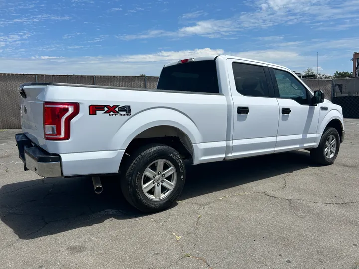 WHITE, 2017 FORD F150 SUPERCREW CAB Image 4