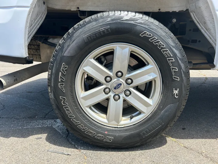 WHITE, 2017 FORD F150 SUPERCREW CAB Image 14