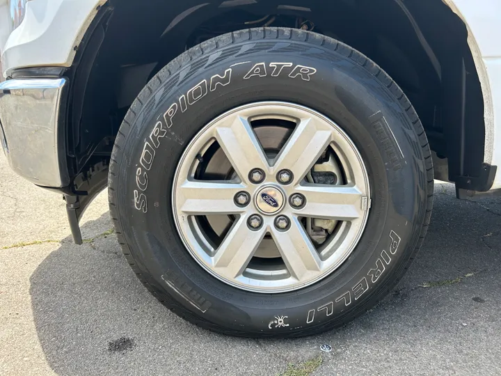 WHITE, 2017 FORD F150 SUPERCREW CAB Image 16