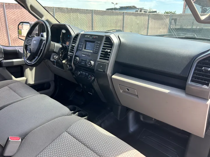 WHITE, 2017 FORD F150 SUPERCREW CAB Image 35