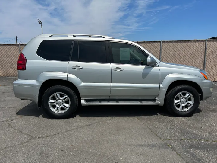 SILVER, 2004 LEXUS GX Image 3