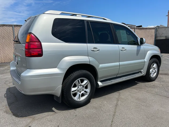 SILVER, 2004 LEXUS GX Image 4