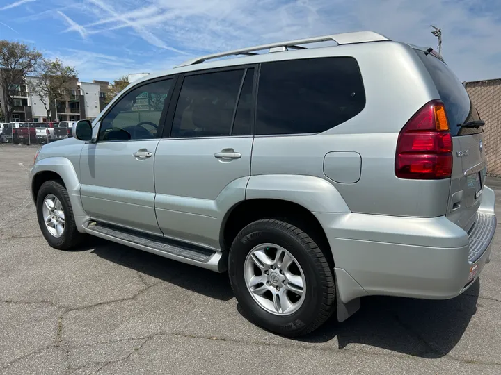 SILVER, 2004 LEXUS GX Image 8