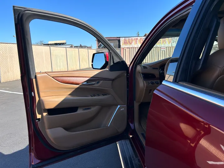 BURGUNDY, 2017 CADILLAC ESCALADE ESV Image 17