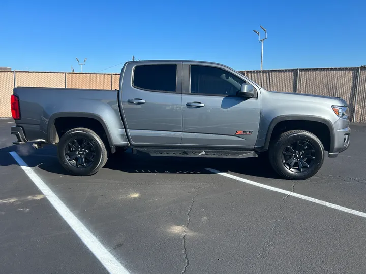 GRAY, 2018 CHEVROLET COLORADO CREW CAB Image 3