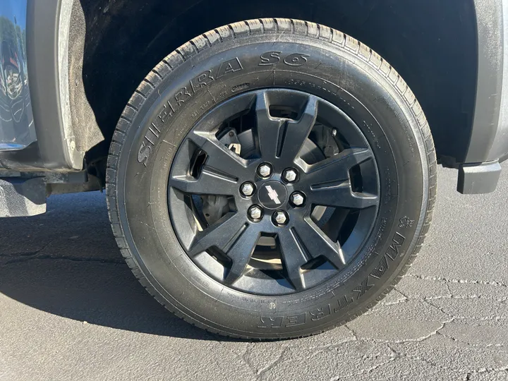 GRAY, 2018 CHEVROLET COLORADO CREW CAB Image 13